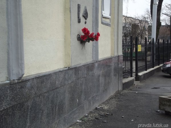 У Луцьку вандали розбили меморіальну дошку на честь вояків УПА