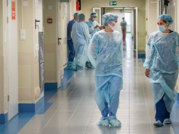 В Україні заборонили всі планові операції і госпіталізації