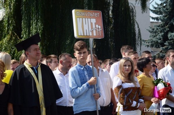 Нові студенти політеху пройшлися червоною доріжкою. ФОТОРЕПОРТАЖ