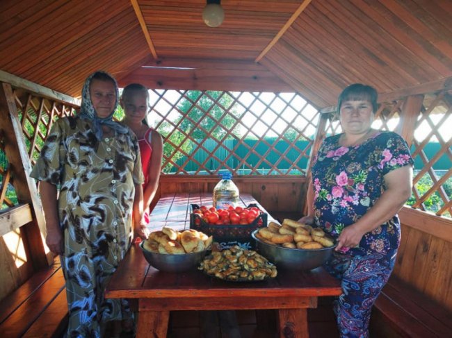 Священники та парафіяни Шацького благочиння нагодували учасників міжнародного хресного ходу. ФОТО 