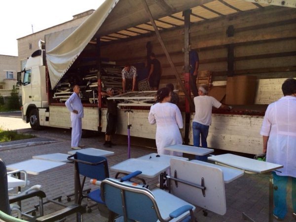 Патріоти з Францї передали допомогу волинським лікарням. ФОТО