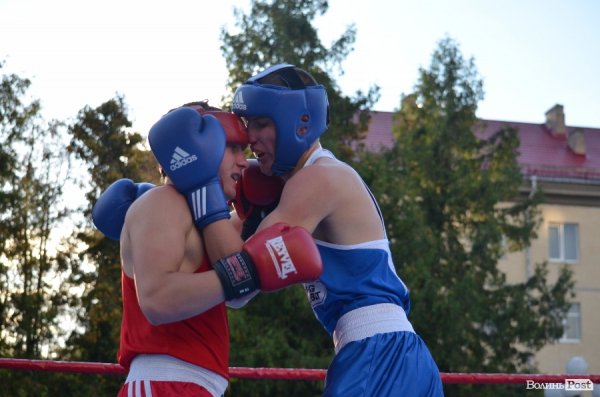 Кров'ю і потом: як у Луцьку билися за перемогу в боксі. ФОТОРЕПОРТАЖ