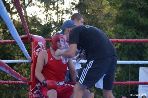 Кров'ю і потом: як у Луцьку билися за перемогу в боксі. ФОТОРЕПОРТАЖ