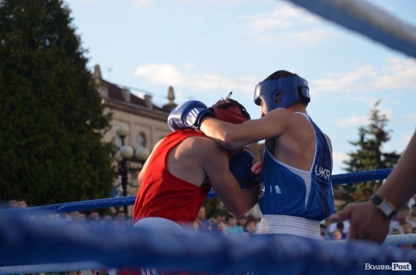 Кров'ю і потом: як у Луцьку билися за перемогу в боксі. ФОТОРЕПОРТАЖ