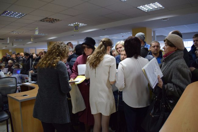  У луцькому ЦНАПі прокоментували ситуацію з паспортними чергами