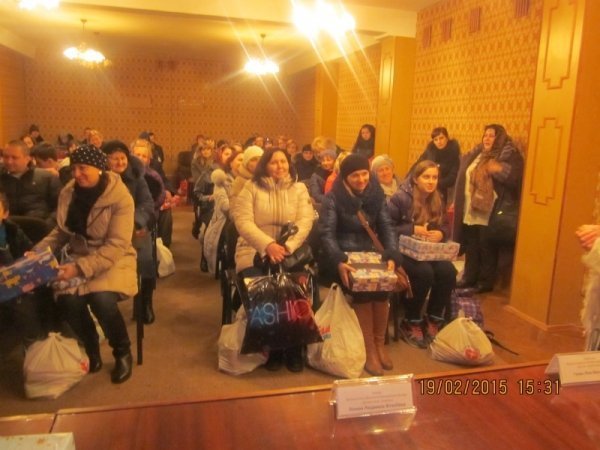 У Луцьку сім'ї мобілізованих в АТО отримали подарунки та продуктові набори. ФОТО