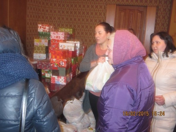 У Луцьку сім'ї мобілізованих в АТО отримали подарунки та продуктові набори. ФОТО