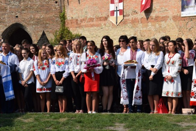 Першокурсників Луцького педколеджу посвятили у студенти. ФОТО