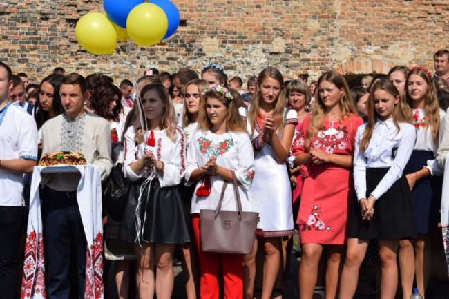 Першокурсників Луцького педколеджу посвятили у студенти. ФОТО