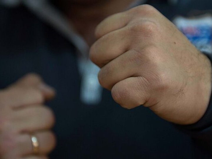 У Луцьку п'яний чоловік зламав носа поліцейському під час спортивних змагань