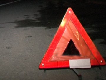 На Волині хлопець за кермом легковика зіткнувся з трактором: постраждала дівчина 