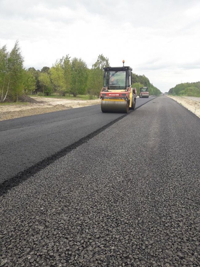 Показали, як ремонтують частину автошляху Київ – Ковель – Ягодин. ФОТО