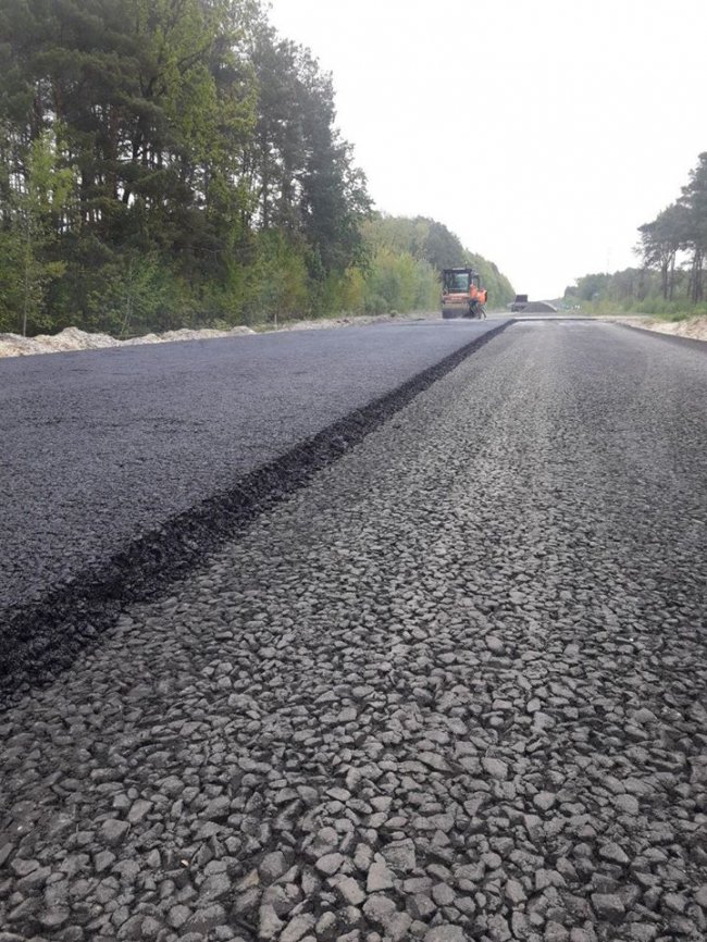 Показали, як ремонтують частину автошляху Київ – Ковель – Ягодин. ФОТО