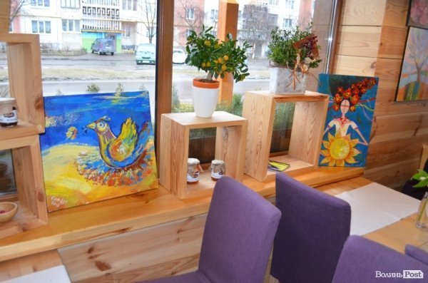 У Луцьку - аукціон картин, гроші з якого витратять на спорядження для Майі Москвич. ФОТО