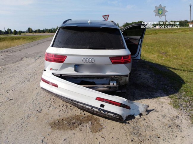 На Волині водій без прав на швидкості злетів у кювет. ФОТО