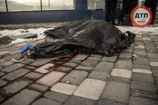 У Києві дівчина викинулася з 23 поверху, залишивши три записки. ФОТО