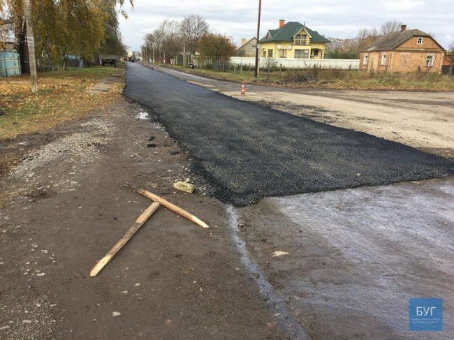 Новий асфальт знімається руками: волиняни бунтують проти браку