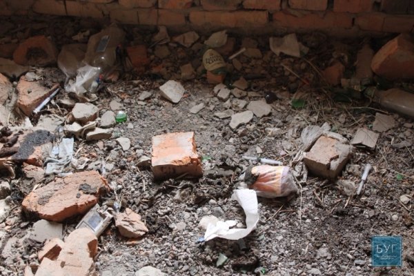 Недобудовані будівлі у Нововолинську стали прихистком наркозалежних. ФОТО