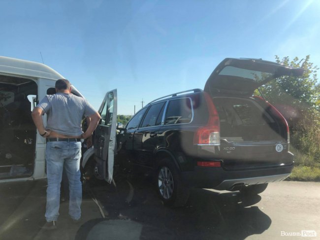 На виїзді з Луцька – аварія, постраждало четверо людей. ФОТО