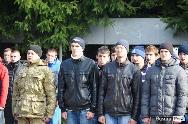 Волинські призовники поїхали на службу. ФОТО