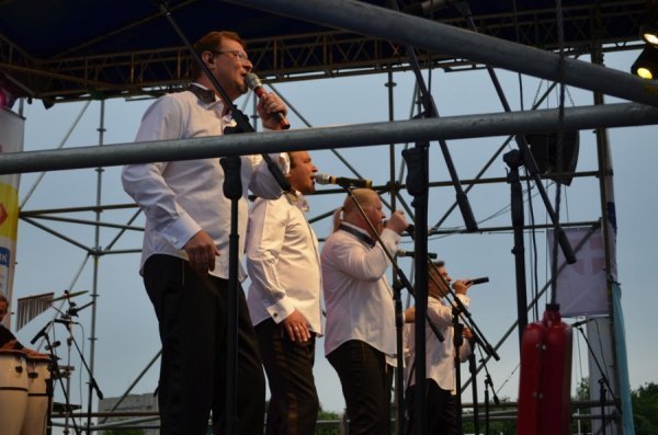 Естрадні зірки виступали в Луцьку заради дітей-сиріт. ФОТО 