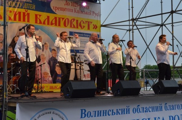 Естрадні зірки виступали в Луцьку заради дітей-сиріт. ФОТО 