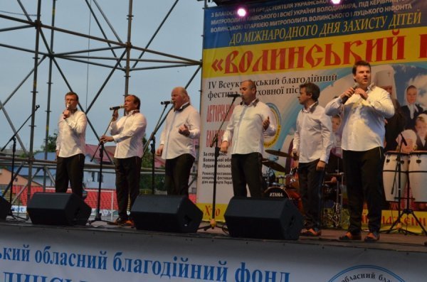 Естрадні зірки виступали в Луцьку заради дітей-сиріт. ФОТО 