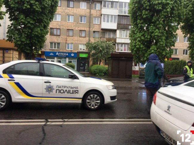 Ранкова аварія у Луцьку: зіткнулися бус та легковик