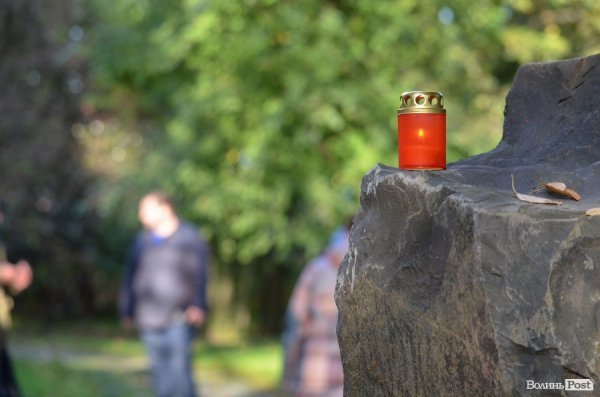 На Покрову у Луцьку освятили камінь на місці пам’ятника Волинським Героям АТО. ФОТО