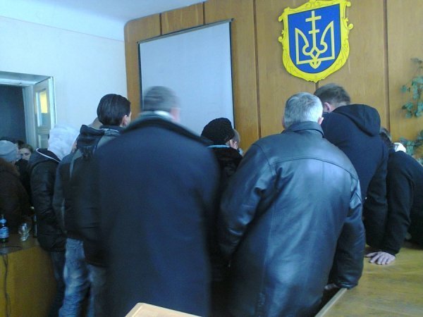 На Волині подав у відставку голова райради, а депутати виходять з Партії регіонів. ФОТО