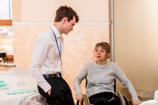 Бенкет, лімузини та королівські наряди: у Луцьку організували  свято для людей з інвалідністю. ФОТО