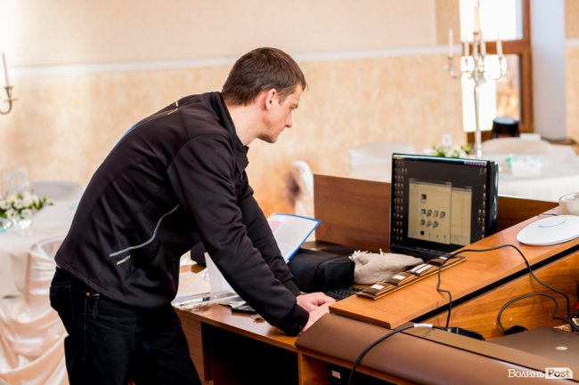 Бенкет, лімузини та королівські наряди: у Луцьку організували  свято для людей з інвалідністю. ФОТО