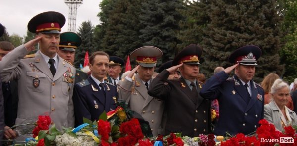 Парад Перемоги у Луцьку пройшов з комуністами і міліцією