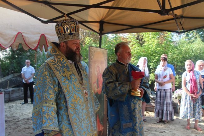 У волинському онкодиспансері на місці майбутньої церкви відзначили храмове свято