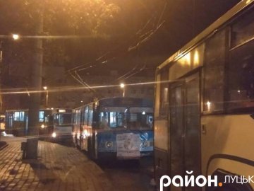 Через негоду в Луцьку зупинилися тролейбуси. ФОТО