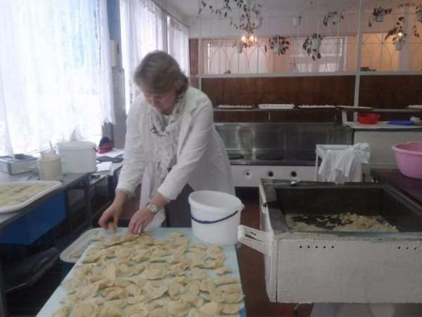 У Торчині наліпили 20 відер вареників для бійців на Схід