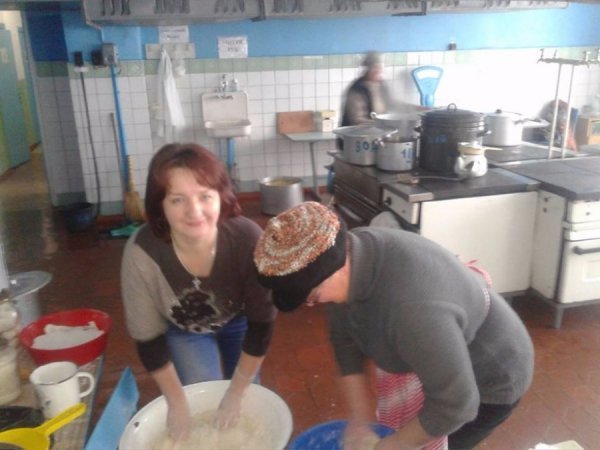 У Торчині наліпили 20 відер вареників для бійців на Схід