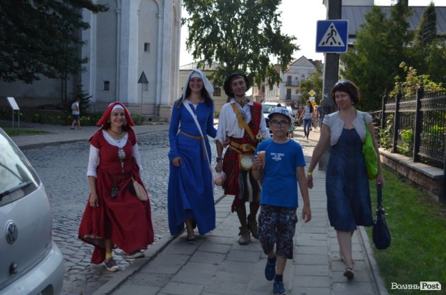 Середньовічна костюмерна: як у Луцьку жінок «перетворювали» на шляхетних міщанок