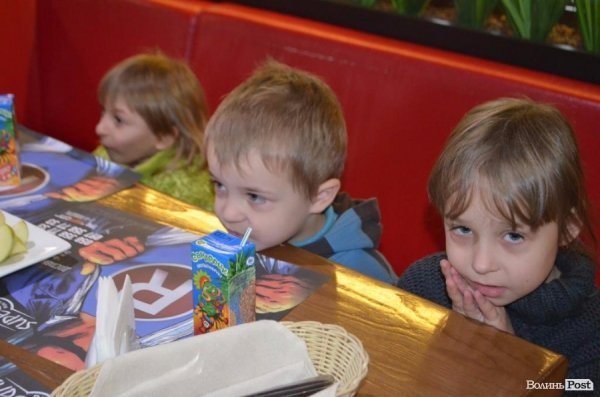 У Луцьку влаштували свято Миколая для соціально-незахищених дітей