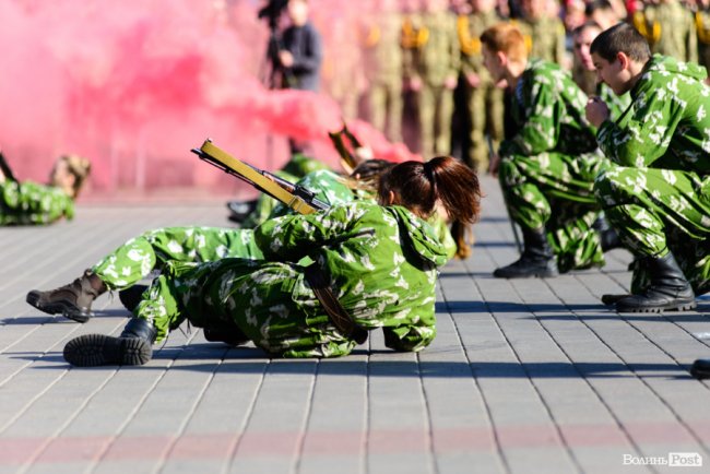 У центрі Луцька майже пів тисячі ліцеїстів склали присягу. ФОТО