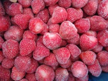Волинське підприємство відправило за кордон першу партію заморожених ягід
