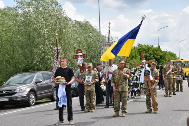 Поліг на війні: на Волині попрощалися з воїном Олександром Шишком