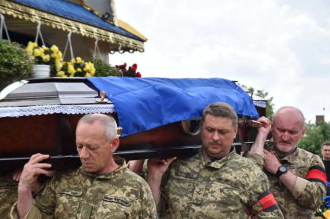 Поліг на війні: на Волині попрощалися з воїном Олександром Шишком