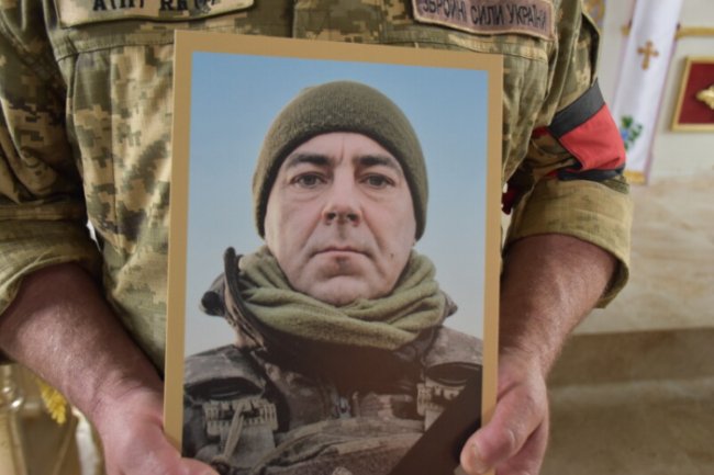 Поліг на війні: на Волині попрощалися з воїном Олександром Шишком