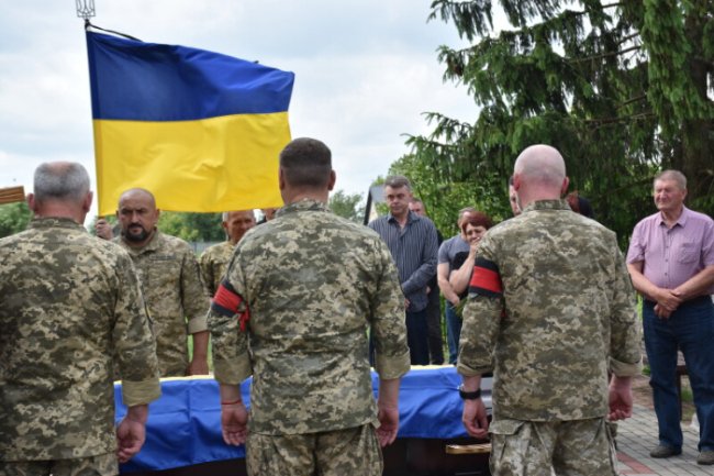 Поліг на війні: на Волині попрощалися з воїном Олександром Шишком