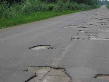 Водії об'їжджають  узбіччям, – депутат про волинську дорогу