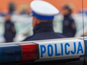 У Польщі п'яна українка била автомобілі та стрибала на них