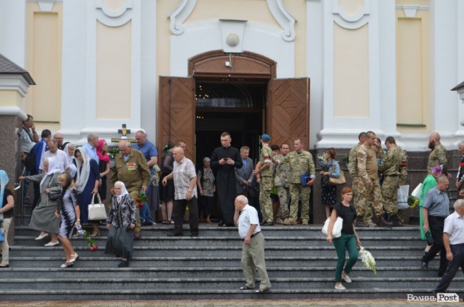 «Востаннє для тебе: слава Україні!»: Луцьк попрощався з Георгієм Ольховським. ФОТО