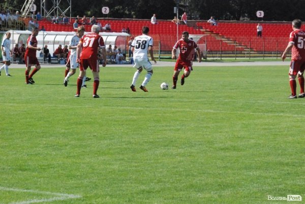 Матч поколінь в Луцьку: ветерани «Волині» проти сучасників. ФОТО