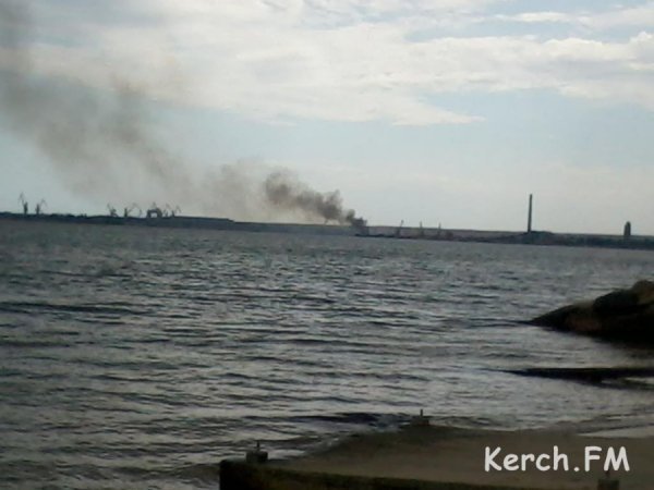 У Керчі горів порт. ФОТО. ВІДЕО